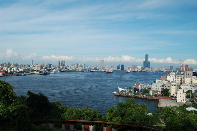 Private Custom Kaohsiung Day Tour - Fo Guang Shan Buddha Museum: pagodas first, then the Buddha Tooth Relic