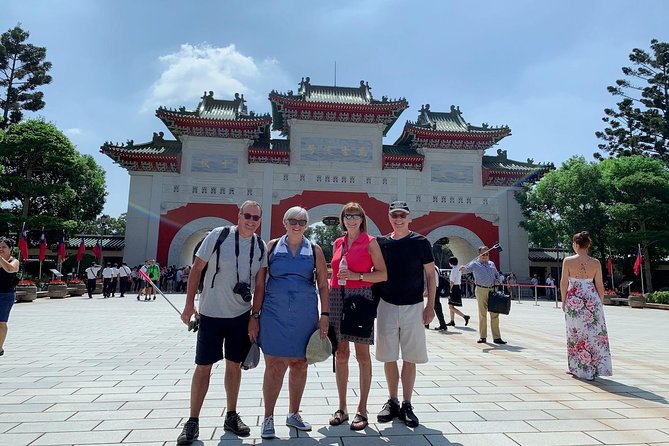 Private Custom Taipei Airport Layover Tour - The Final Hour: Taipei 101 Views and the Elephant Mountain Choice