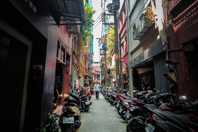 Private Keelung Cultural Walk: Markets, Streets & Local Life - Keelung MiaoKou Night Market: temples, art, and folk beliefs that are still active