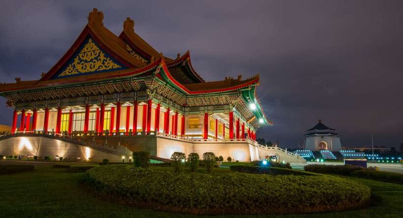 Private Night Tour: Taipei City Highlights - Hotel pickup, private car, and what’s really included