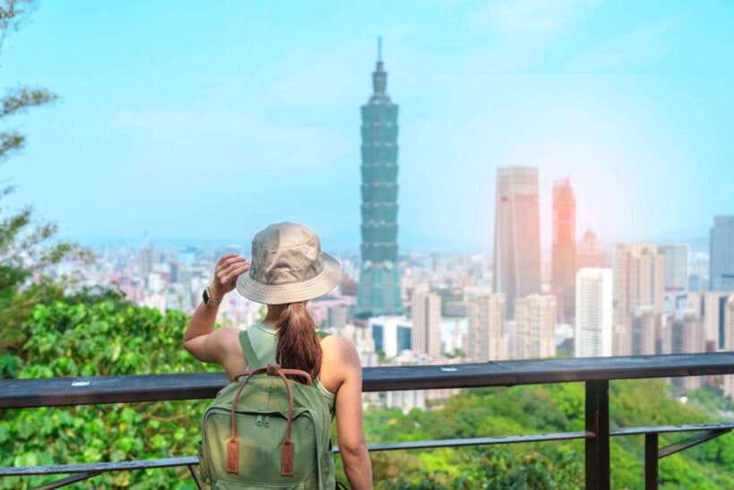 Private Taipei City Layover Tour from TPE Airport - Lungshan Temple and Dihua Street: incense, brickwork, and snack-time culture