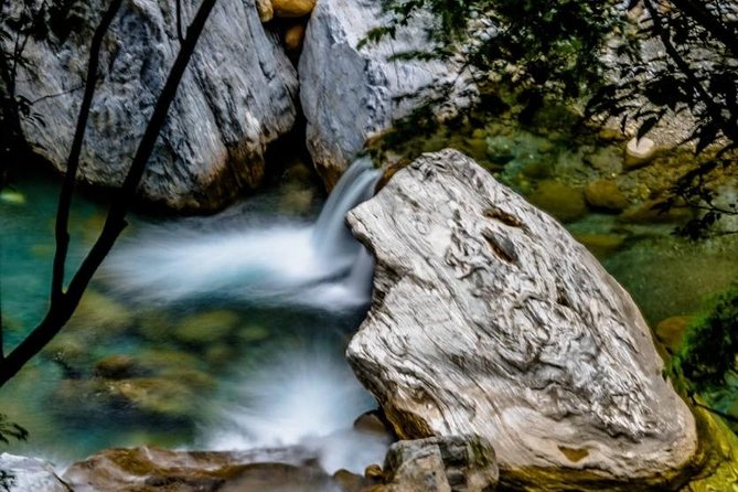 Private Taroko Gorge Day Tour from Hualien with Local Expert - Taroko National Park: where the marble canyon does the talking