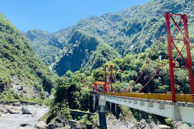 Private Taroko Gorge National Park Day Tour - Stop 2: Archway of Taroko for the big entrance photo