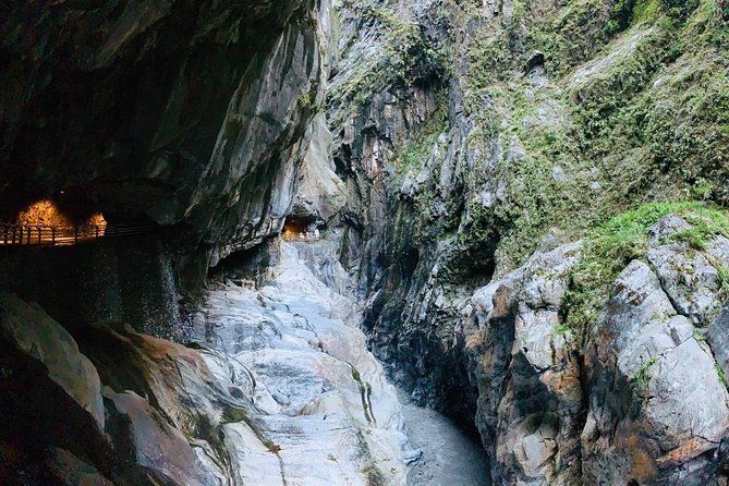 Private Taroko Gorge National Park Day Tour - Stop 3 and 4: Visitor center and the quick geology lesson
