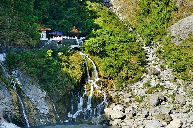 Private Taroko Gorge National Park Day Tour - Stop 5: Eternal Spring Shrine and the human story of the highway