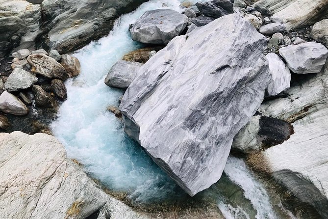 Private Taroko Gorge National Park Day Tour - Stop 7: Cimu Bridge, Motherly Devotion Bridge, and the short photo walk