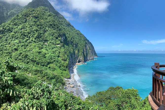 Private Taroko Gorge National Park Day Tour - Stop 1: Taroko Gorge first, through the archway