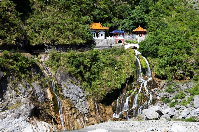 【Private】Taroko National Park (Pickup from Taipei/Yilan/Hualien) - Swallow Grotto plus Nine Turns: cliff holes, nesting sites, and river-and-marble views