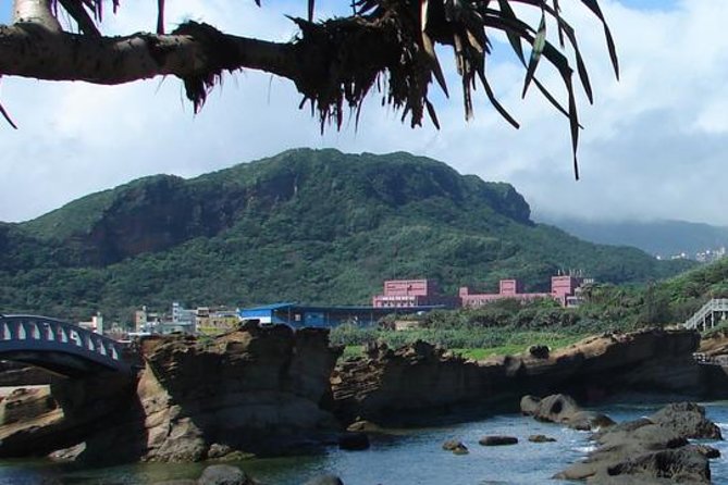 Private Tour: Jiufen Gold Rush Town and Yehliu National Geopark from Taipei - Yehliu National Geopark: photo time at Queen’s Head and the named rocks