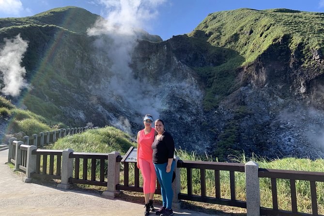 Private Yangmingshan Volcano Tour - Qixing Mountain Hike: Taipei’s Highest Peak and the Day’s Main Goal