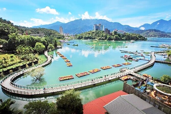 Round Trip Sun Moon Lake Private Tour from Taipei - Cien Pagoda: a free viewpoint stop that makes the photos easier