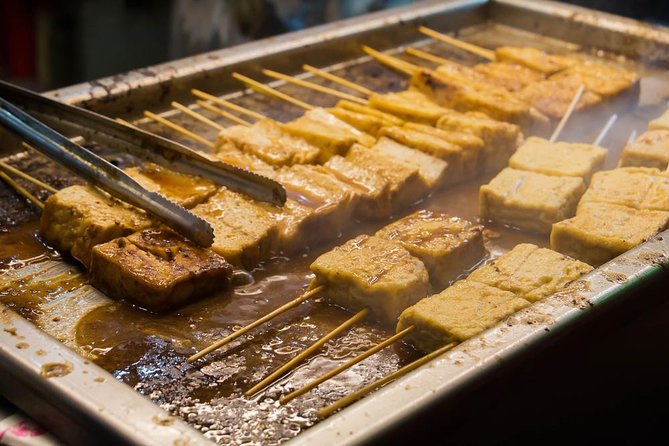 Sip & Savor: Maokong Tea & Shenkeng Stinky Tofu Private Day Tour - The Tieguanyin and Baozhong tea center: what you should look for