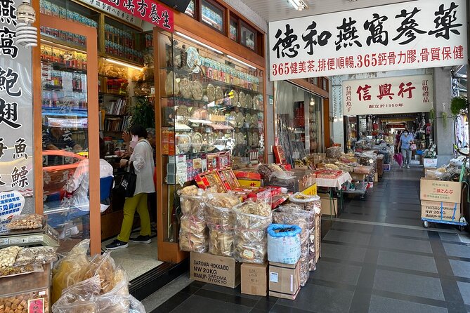 Small-Group: Classic Taipei Landmarks Day Tour - Ximending, Cheng’en Gate, and Dihua Street: Where Taipei Learns to Be Two Things at Once