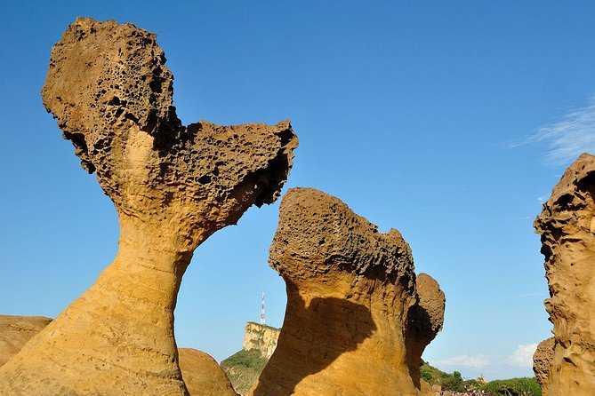 Small-Group Tour: Jiufen, Yehliu Geopark, and Shifen from Taipei - Pickup in Taipei, group size, and why it actually matters