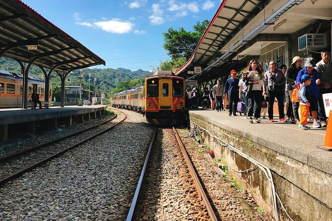 Small-Group: Yehliu, Jiufen & Pingxi Day Tour from Taipei - Key highlights worth showing up for