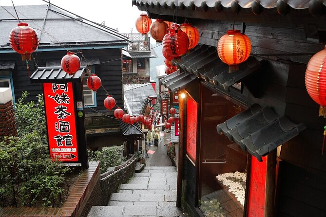 Small-Group: Yehliu, Jiufen & Pingxi Day Tour from Taipei - Shifen Waterfall: the short look with the best platforms
