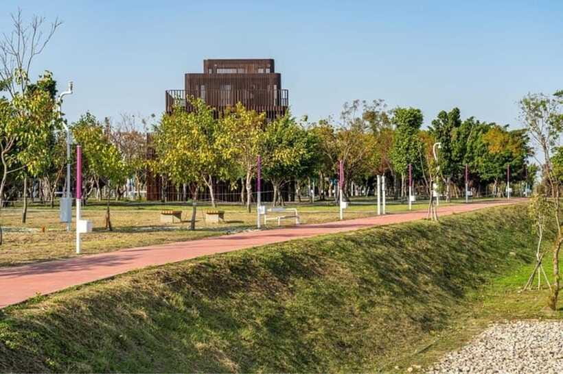 Taichung City: Sightseeing Walking Tour with a Local Guide - Miyahara Ice Cream: A Historic Clinic Building Turned Dessert Icon