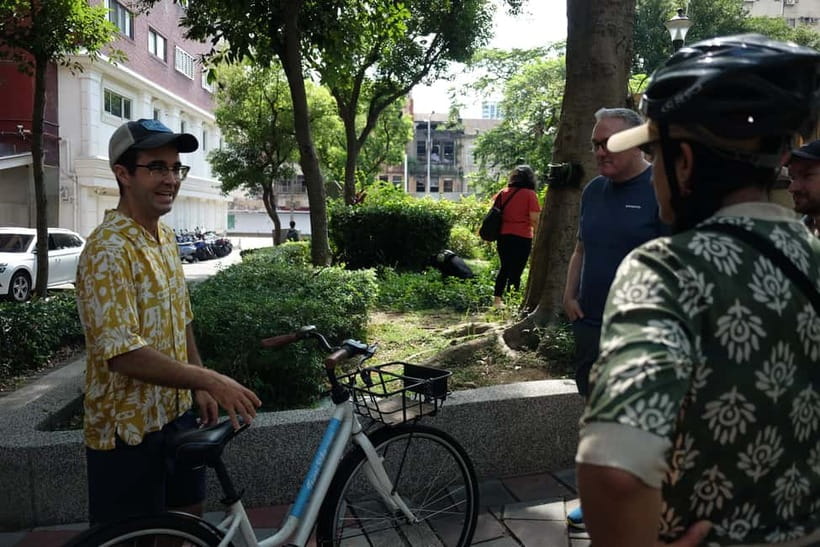 Taipei: 4-Hour Morning City Cycling Tour with Breakfast - ShuangLian Morning Market and WenChang Temple, Taipei’s Everyday Pulse
