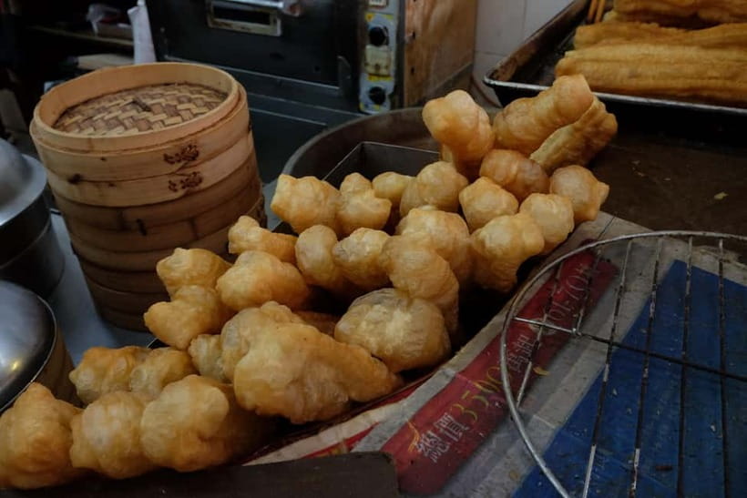 Taipei: 4-Hour Morning City Cycling Tour with Breakfast - Xiahai Temple, Love-Life Tradition, and Free Tea for the Road