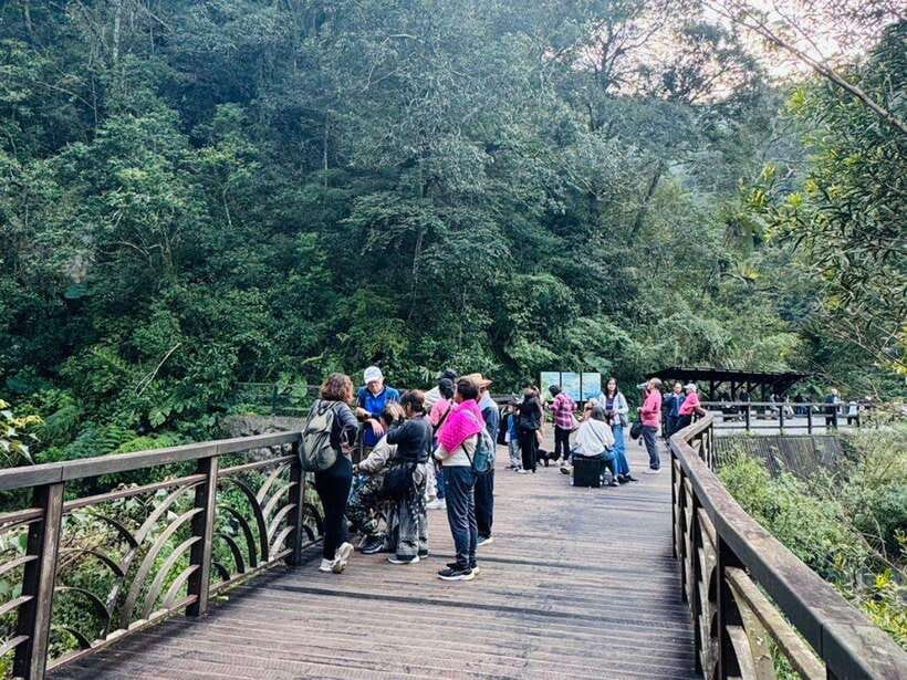 Taipei: 8 Hours Private Day Tour in Wulai with Benz Vito - Who this tour suits best, and who should skip it