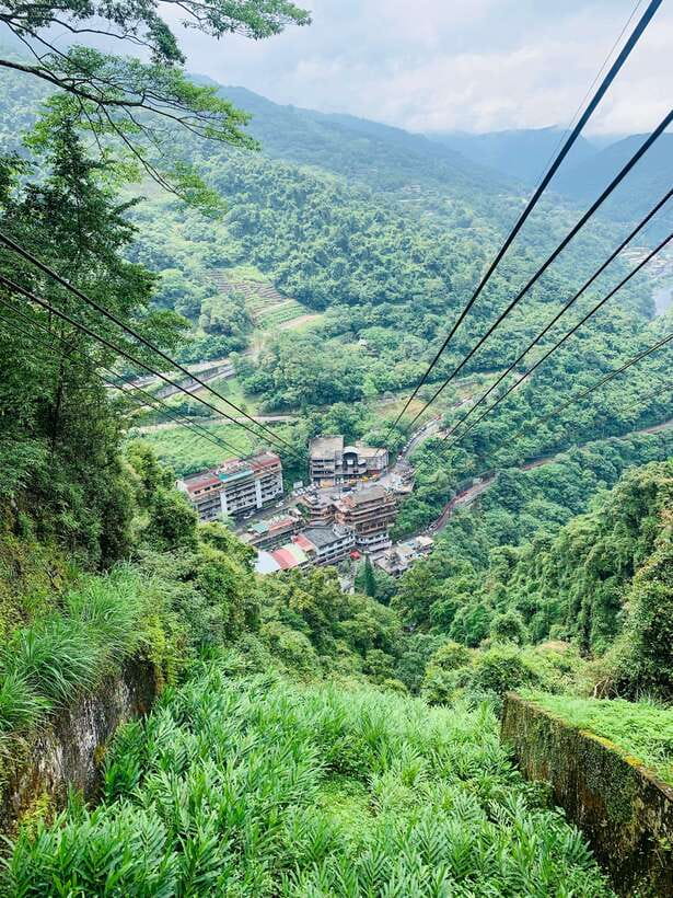 Taipei: 8 Hours Private Day Tour in Wulai with Benz Vito - Yun Hsien Park and the cable car: quick access, seasonal activities, and short optional costs