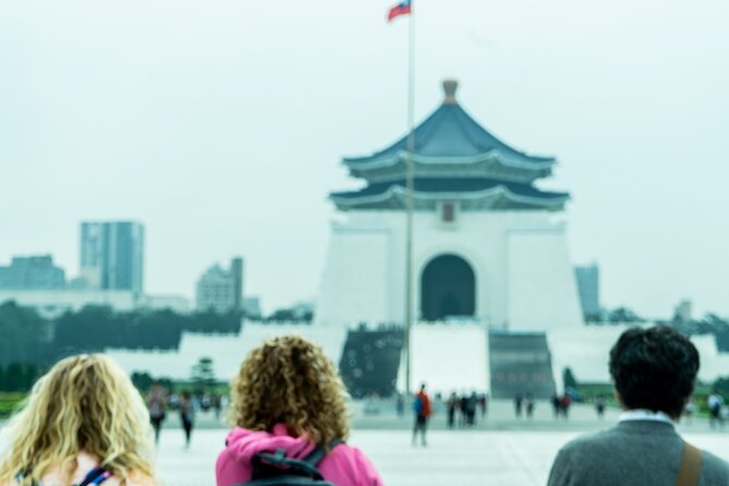Taipei: Book A Private Local Host For 6 Hrs Customized Experience - Famous Sights Plus Real Neighborhoods, in the Right Mix