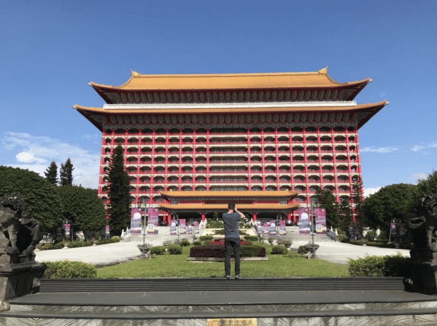 Taipei: City Highlights Private Sightseeing Tour with Guide - Chiang Kai-shek Memorial Hall and Martyrs’ Shrine: Big Statements, Explained