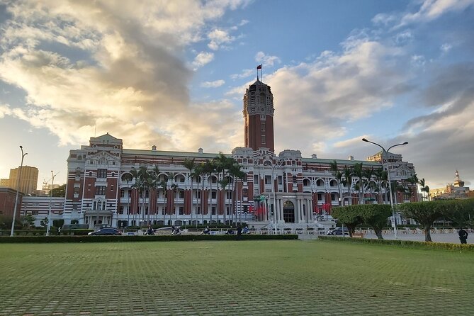 Taipei City Morning Tour with National Palace Museum entry - What the $52 price really covers, and what you might add
