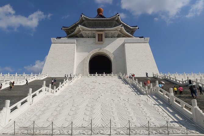 Taipei City Morning Tour with National Palace Museum entry - Chiang Kai-shek Memorial Hall: the 89 steps and the ceremony