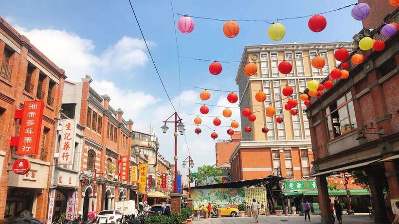 Taipei: Classic Landmarks Day Tour - Xinyi District and Taipei 101 Mall: The Finish Line With Options