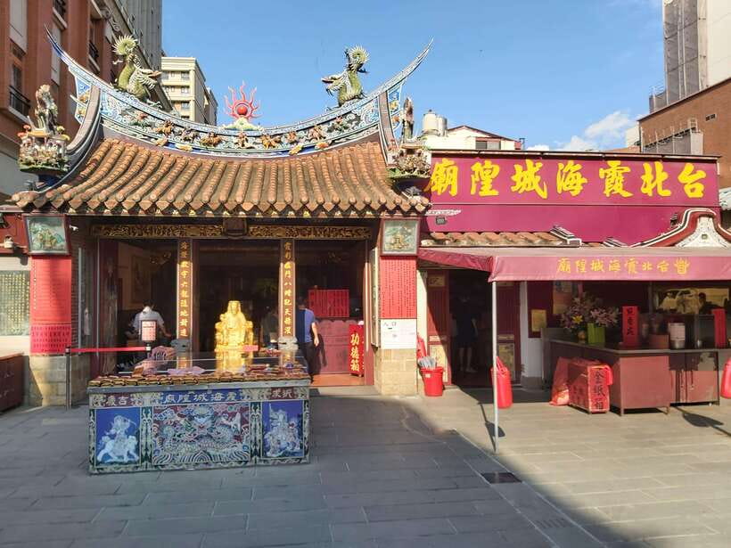Taipei: Classic Landmarks Day Tour - Chiang Kai-shek Memorial Hall and the Guard-Changing Ceremony