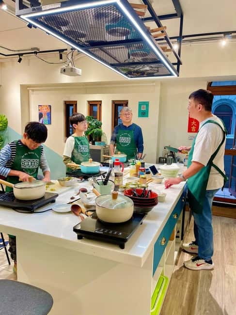Taipei: Cooking Class & Market Adventure Historic Dadaocheng - The Dadaocheng market adventure: tastes plus ingredient lessons