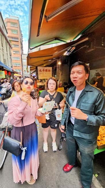 Taipei: Cooking Class & Market Adventure Historic Dadaocheng - Getting there at Shi Lian Dong on Dihua Street