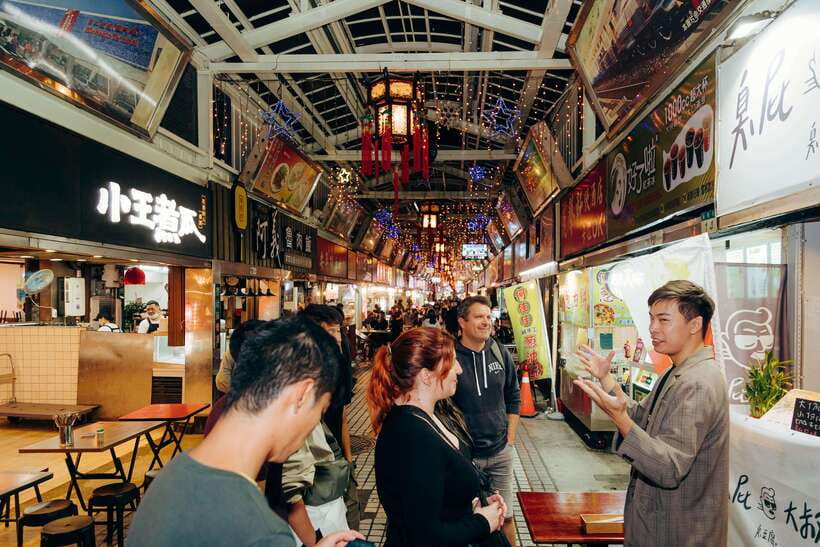 Taipei: Food Tours w/ Top 10 Taiwan Food (Breakfast/Dinner) - Dinner in Taipei’s oldest night market: street snacks, real ordering skills