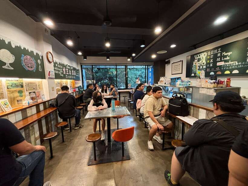 Taipei Foodie + History Walking Tour - Meeting at Beimen Station Exit 2, ending near Ximen Exit 6
