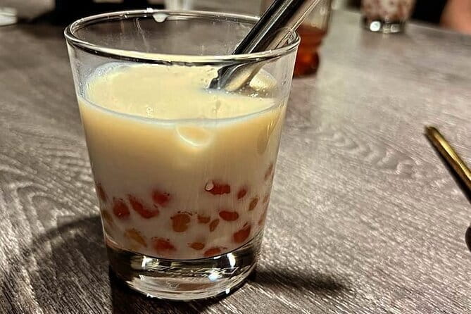 Taipei Fresh Market Tour and Colorful Bubble Tea Making - Finding the meeting spot, then heading up to the kitchen
