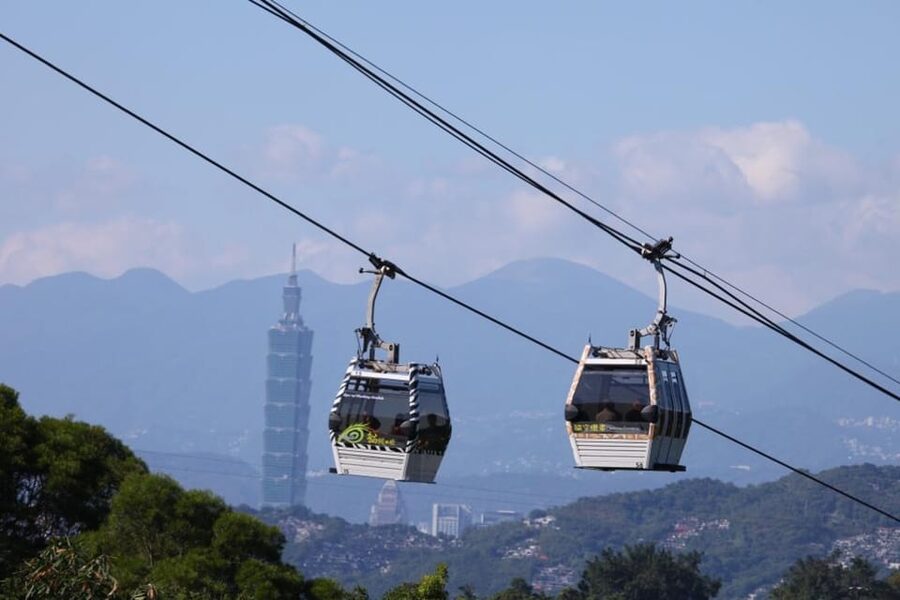Taipei: FunPass Transport and 30 Attractions Access Card - Keelung’s ocean science and Heping Island breaks