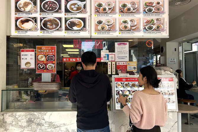 Taipei Hidden Eats, Market & Street Food Tour with 8+ Tastings - Yongkang Street Food Stops, Bubble Tea, and the Secret Dish