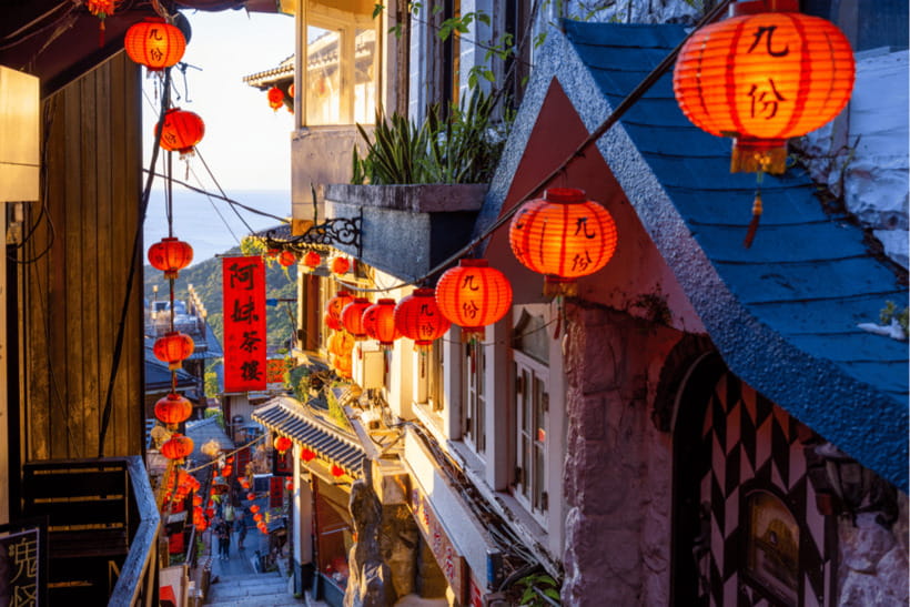 Taipei: Jiufen Night View and Shifen Day Tour - Shifen Old Street and the lantern ritual at train track level