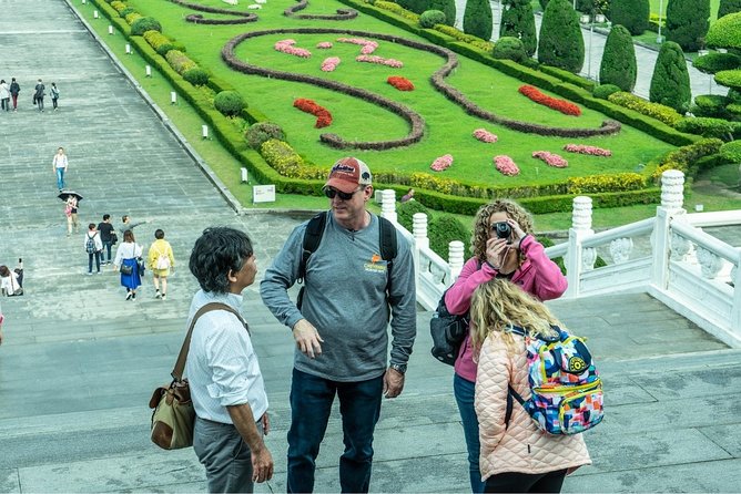 Taipei: Layover Experience With A Local Host - Street food stop: sample small bites and learn what to order