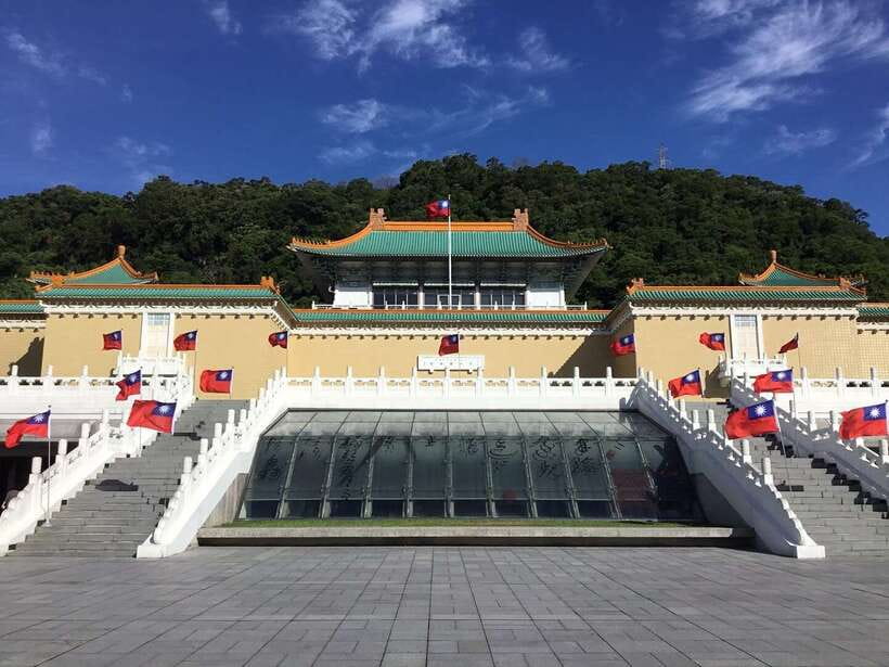 Taipei: Morning City Tour with National Palace Museum Entry - Chiang Kai-shek Memorial Hall and the changing of the guards