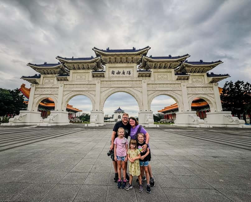 Taipei: Morning City Tour with National Palace Museum Entry - Longshan Temple: Guanyin, divination, and everyday faith