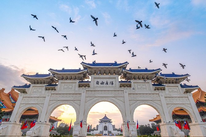 Taipei: Private Car Charter Tour - Longshan Temple, Guided and Grounded in Daily Life