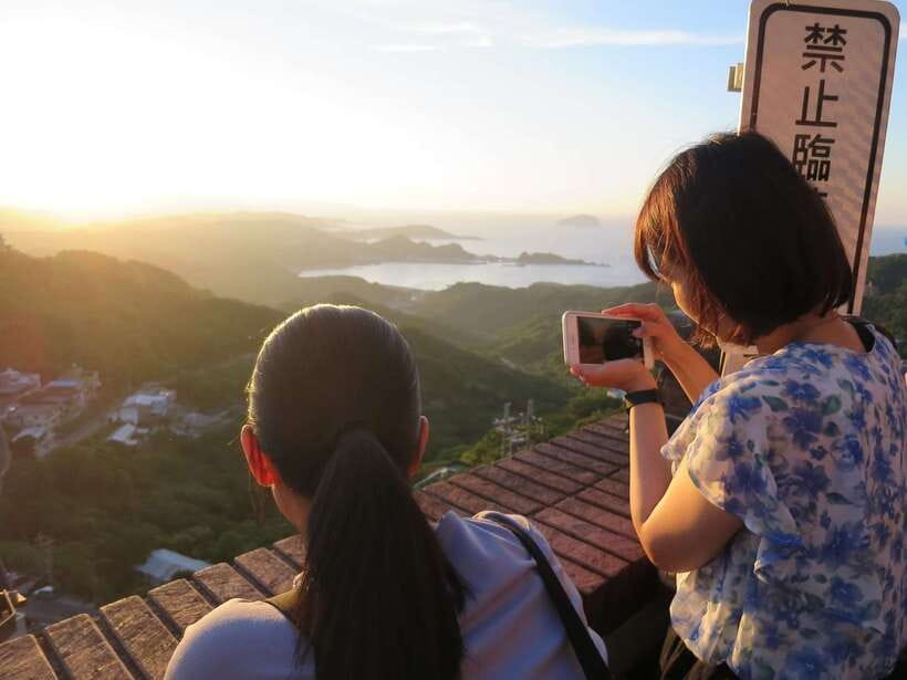 Taipei: Private City Sightseeing Tour with Driver - A smooth day plan, starting and ending at your hotel