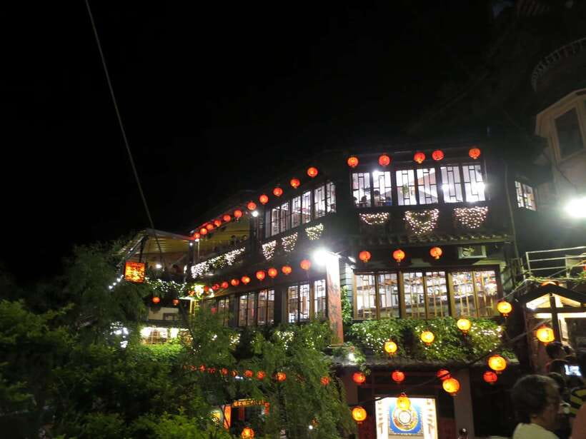 Taipei: Private City Sightseeing Tour with Driver - Jiufen’s steep lanes: souvenirs, snacks, and movie-set charm