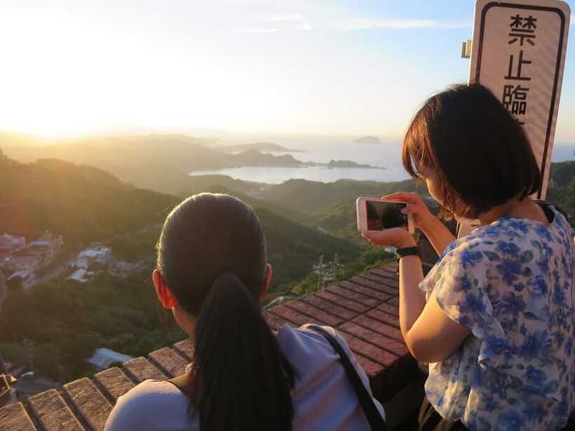 Taipei: Private City Sightseeing Tour with Driver - Choosing between Longshan Temple, Taipei 101, and the National Palace Museum