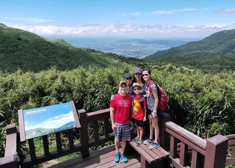 Taipei: Private Day Tour by Car - Dihua Street and Martyrs’ Shrine, the Taipei in-between moments
