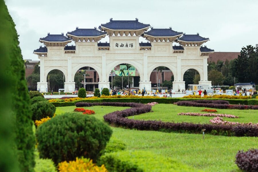 Taipei: Private Tour with Locals - Highlights & Hidden Gems - Walking time, shoe comfort, and who this tour suits best