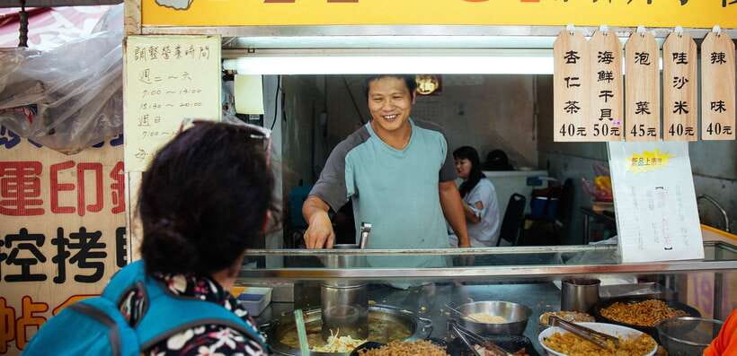 Taipei: Private Tour with Locals - Highlights & Hidden Gems - What the guides’ best reviews reveal about what you will feel during the tour