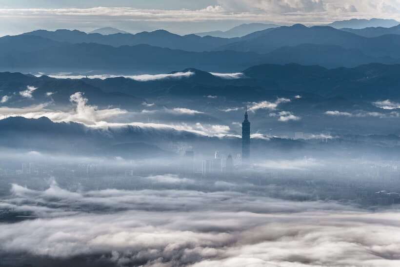 Taipei Private Walking Tour with a Local - The Walking Flow: Photo Pause, Guided Sights, and Scenic Views
